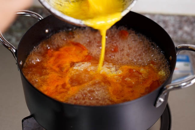 Cách nấu canh trứng cà chua không tanh lại bổ dưỡng cực đơn giản