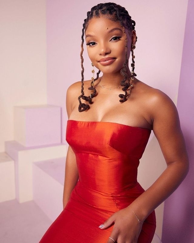 Phiên bản live-action của Nàng tiên cá ,Halle Bailey tiết lộ 6 phương pháp độ mông trái đào siêu gợi cảm