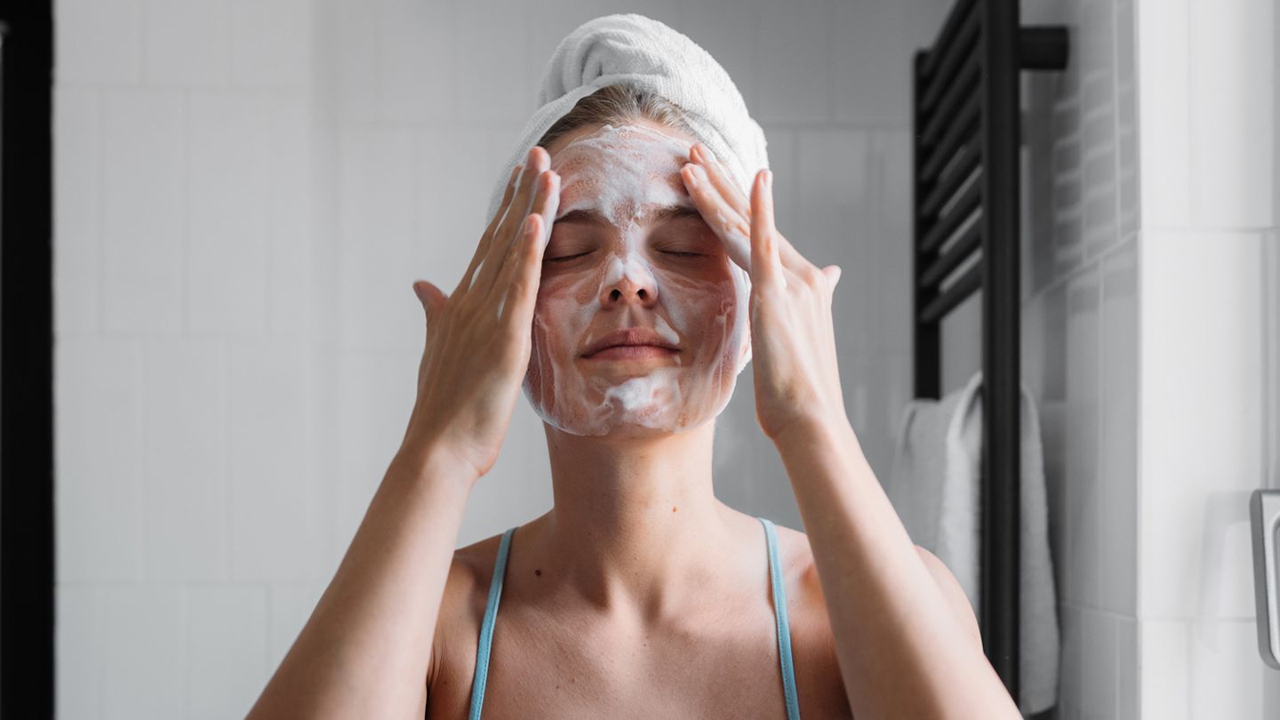 10 Simple Rules for Washing Your Face| Everyday Health