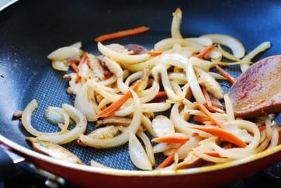 Làm miến trộn hải sản kiểu Hàn đổi vị cho bữa cơm ngày thường