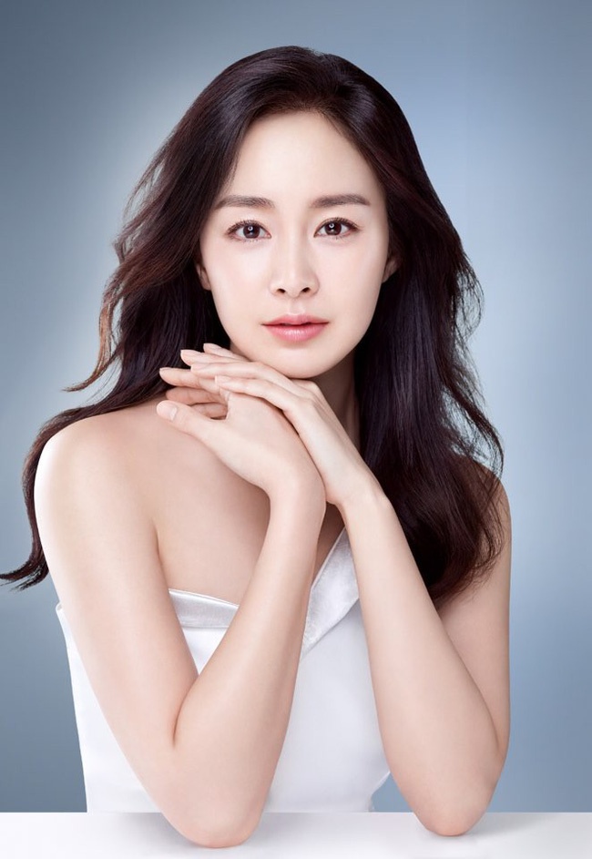 Kim Tae Hee khoe mặt mộc ở tuổi 43, chia sẻ '’chìa khoá’' làm đẹp từ bên trong