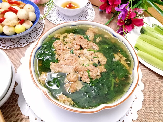 Ăn canh cua với cà pháo vào mùa hè vừa ngon vừa thanh đạm, mới nhìn thôi đã thấy thèm