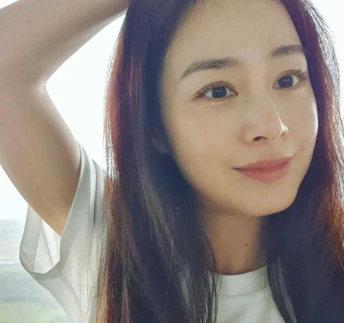 Kim Tae Hee khoe mặt mộc ở tuổi 43, chia sẻ '’chìa khoá’' làm đẹp từ bên trong