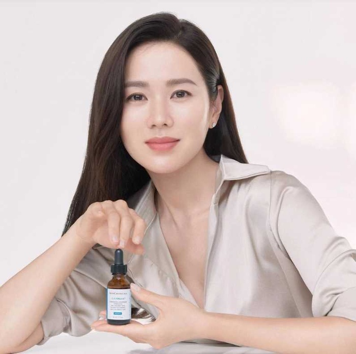 5 lọ serum ngừa lão hóa được  Rosé, Yoona và loạt mỹ nhân đình đám xứ Kim chi yêu thích.