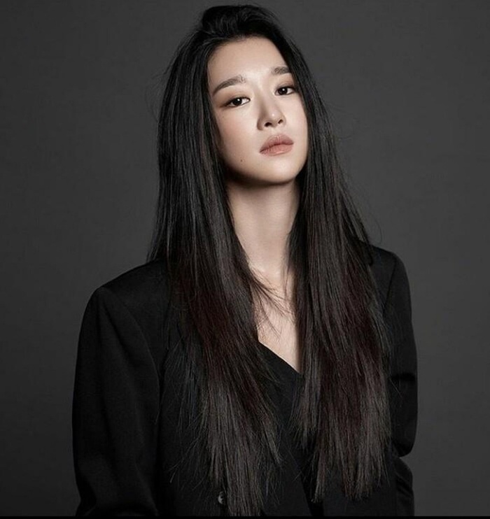 Duy trì thói quen này khiến nhan sắc Seo Ye Ji ngày càng xuất chúng, khiến nhóm nhạc thần tượng nổi tiếng BLACKPINK cũng hết lời khen ngợi