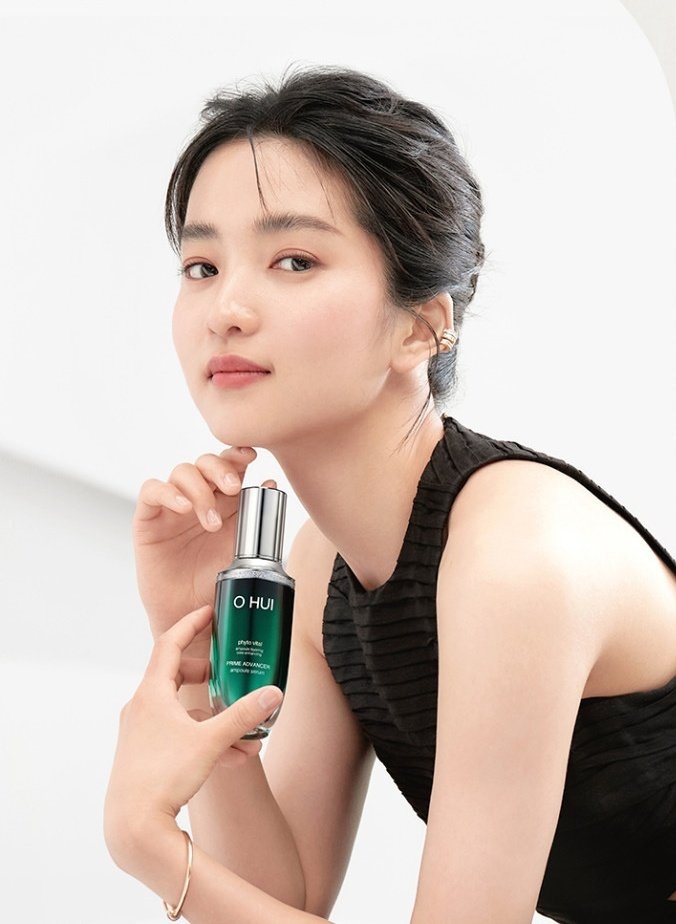 5 lọ serum ngừa lão hóa được  Rosé, Yoona và loạt mỹ nhân đình đám xứ Kim chi yêu thích.