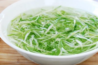 Salad hành lá bổ dưỡng, thanh mát, giải nhiệt ngày hè