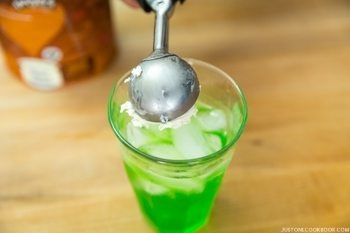 Kết hợp kem tươi với soda tạo ra thức uống mới lạ, mát lạnh, giải nhiệt ngày hè