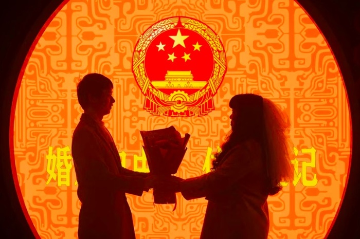 Trung Quốc: Phụ nữ dưới 25 tuổi kết hôn được tuyên dương, khen thưởng