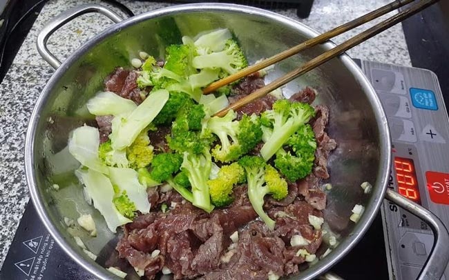 Nắm trọn ‘bí kíp’ món thịt bò xào súp lơ đẹp mắt, rau xanh thịt mềm ngọt cực ngon