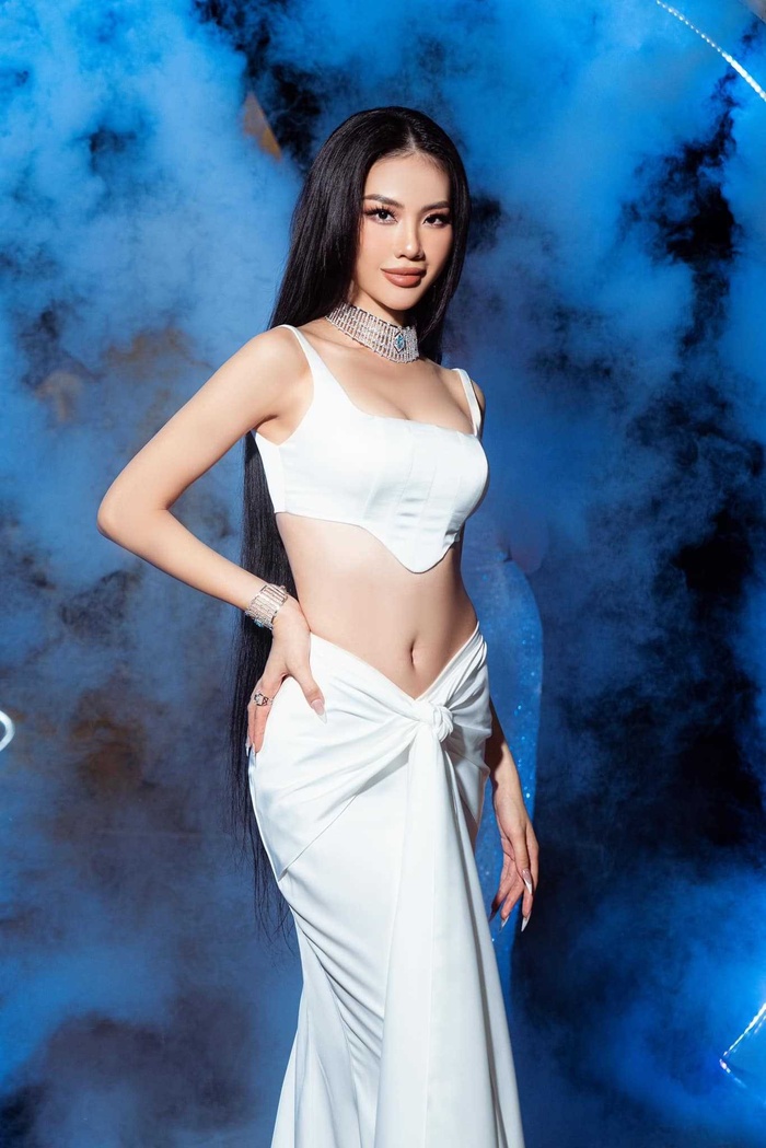 HH Bùi Quỳnh Hoa khoe cơ bụng trước thêm cuộc thi Miss Universe 2023
