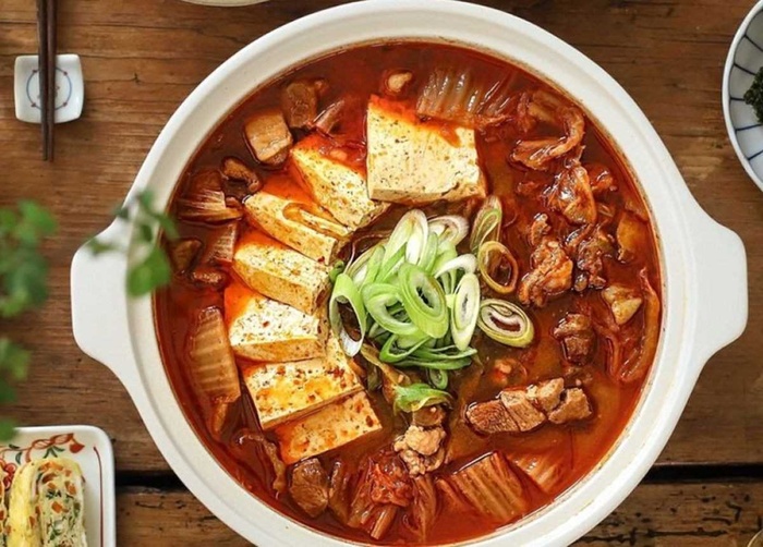 Mách bạn cách nấu canh đậu hũ non kim chi chuẩn vị Hàn Quốc, ‘hâm nóng’ tiết trời mùa đông