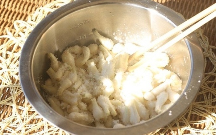 Loại củ trắng muốt giúp hỗ trợ tiêu hóa đem muối chua ngọt trắng giòn, không bị hăng, ngon đúng điệu ngày Tết