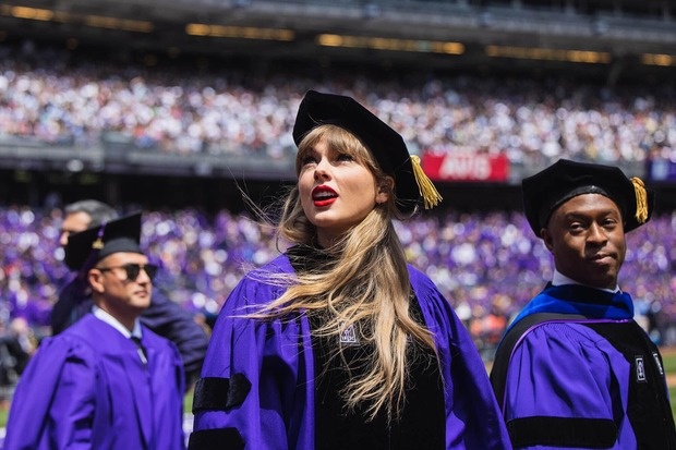5 bài học truyền cảm hứng cho người trẻ từ bài diễn văn của Taylor Swift: 'Khoảnh khắc vấp ngã còn quan trọng hơn cả khoảnh khắc thành công'