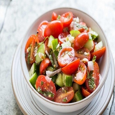Cách làm salad cà chua dưa chuột giòn ngon thanh mát, giảm cân đón Tết cực xinh