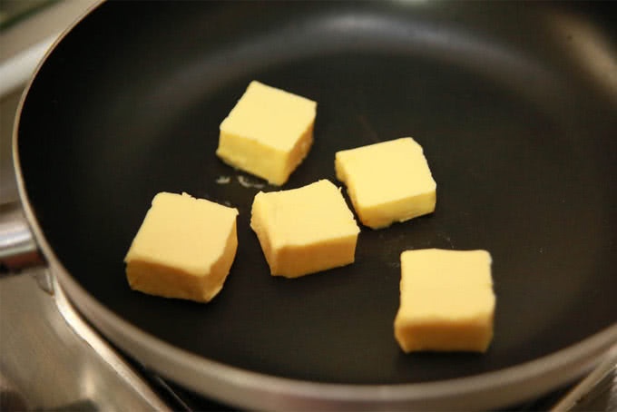 Công thức làm cánh gà sốt bơ tỏi thơm béo, giòn ngon đổi vị ngày Tết chỉ với 4 bước đơn giản