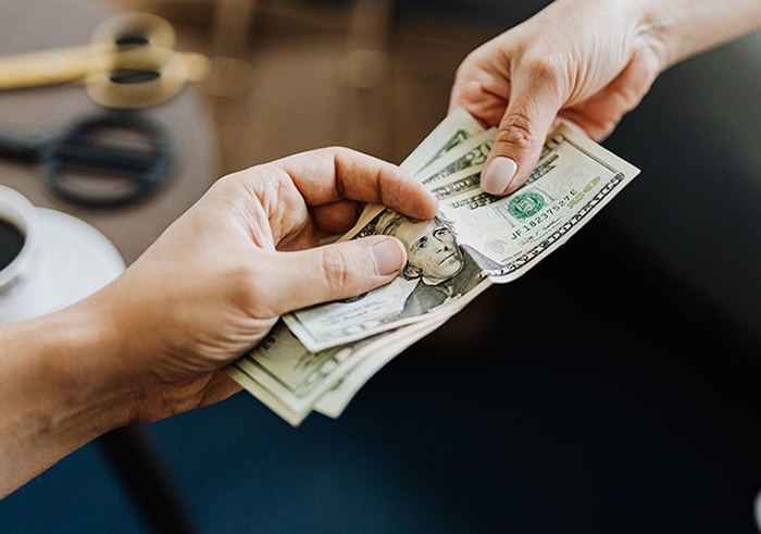Muốn không phải rơi vào cảnh quỳ xuống xin tiền, hãy nhớ 4 câu này khi có người hỏi vay tiền