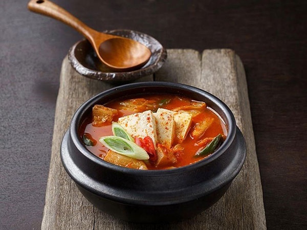 Cách nấu canh kim chi thịt bò chua cay thơm nồng, tín đồ món Hàn Quốc nhanh tay lưu lại công thức