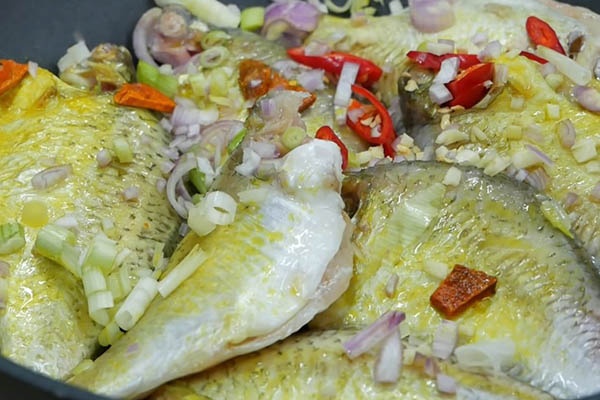 Loại cá bán đầy chợ Việt được ví như ‘linh dược’ cho đàn ông, đem kho nghệ được món siêu ngon
