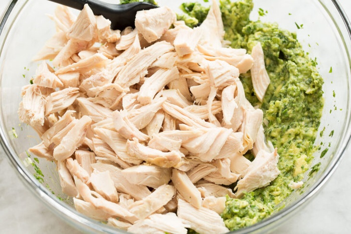 “Bỏ túi” công thức chế biến salad gà bơ giàu dinh dưỡng, tốt cho sức khỏe
