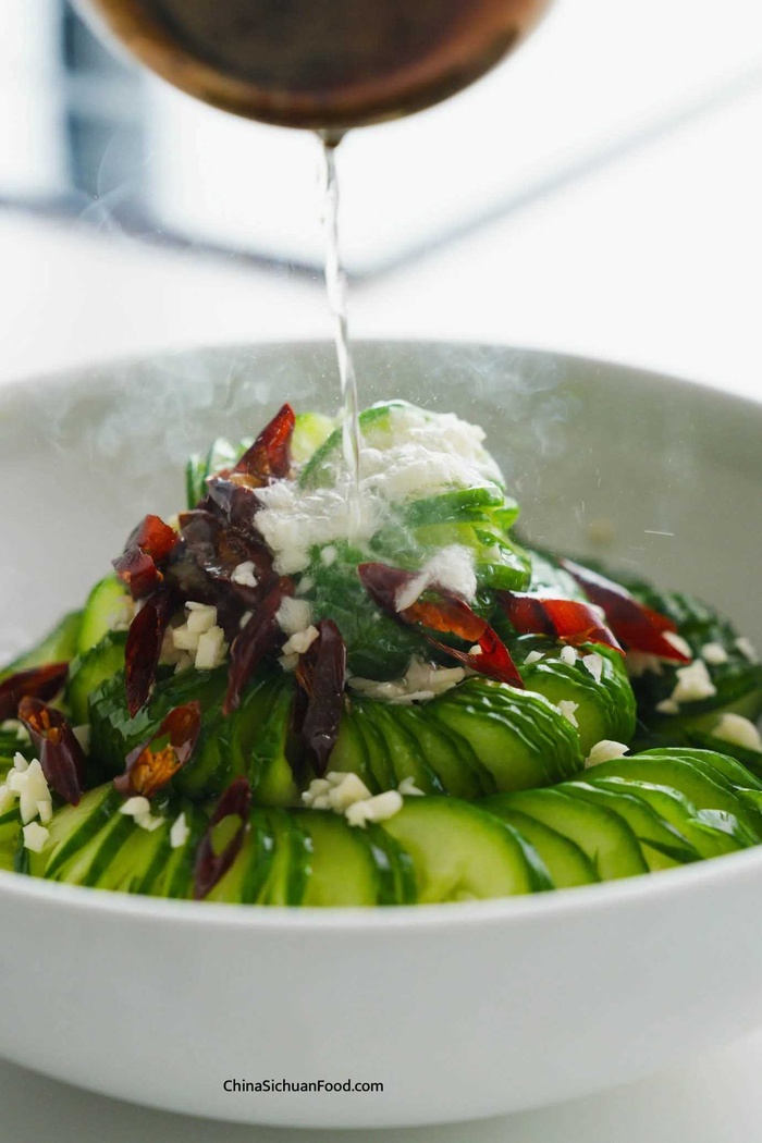 Mách bạn cách chế biến salad dưa chuột giòn ngon, dễ ăn giải nhiệt ngày oi nóng