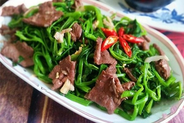 Tuyệt chiêu làm 4 món rau muống xào xanh giòn, ngon miệng cả nhà mê tít