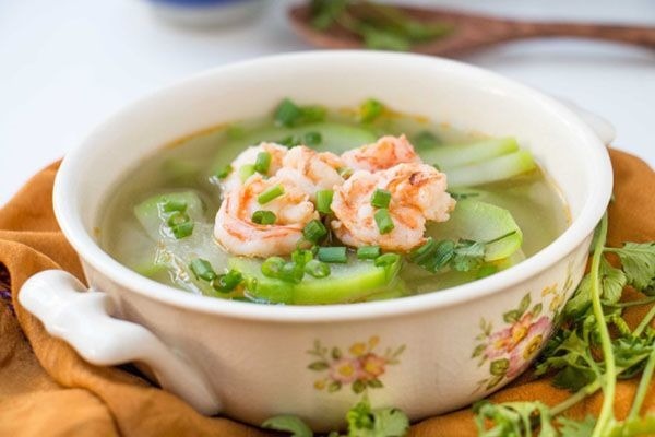 Cách nấu canh tôm nầu bầu ngọt thanh, mát lịm, vụng mấy cũng làm được